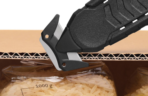 This safety knife doesn't need a sharp tip to be a smart knife. The cutting head is flat and relatively small, the two noses on each side have the perfect length to protect, and both cutting edges are wide enough to safely and effortlessly cut 2-ply cardboard.