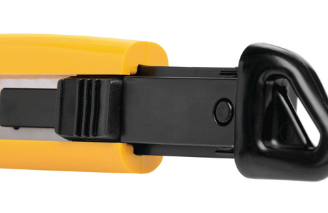 A new blade at the right time? No problem! Push the plastic insert out of the handle - and it can be easily changed. Two holding points on the blade carrier ensure more stability.