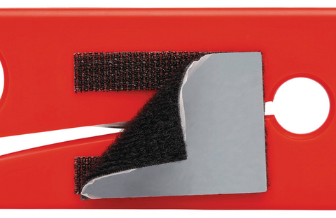 Vous pouvez également fixer le couteau de sécurité avec son Velcro. Par exemple sur le tableau de bord. Il sera ainsi toujours à portée de main et surtout restera en place dans l'habitacle en cas de choc.