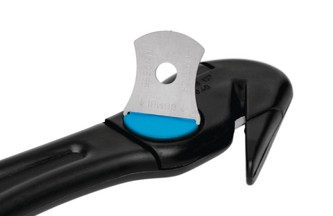 The SECUMAX COMBI with safety screw is an interesting alternative for all sensitive industries. Only those employees with the required locking key have access to the blade and the right to either rotate or change.