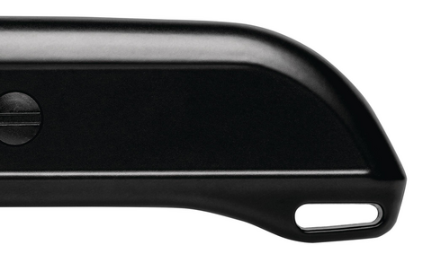 Le ARGENTAX MULTIPOS ressemble à un outil monobloc. Du zinc coulé sous pression pour être précis. L’extrémité du manche ergonomique comporte un œillet pratique qui vous permettra d’accrocher votre cutter.
